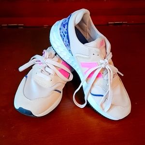 New Balance Kids Size 4 Light Pink Tennis Shoe